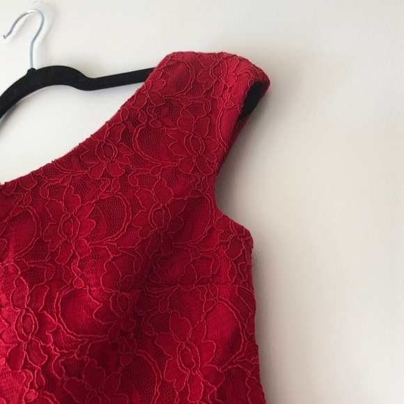 RED GUIPURE LACE DRESS - Picture 10 of 10